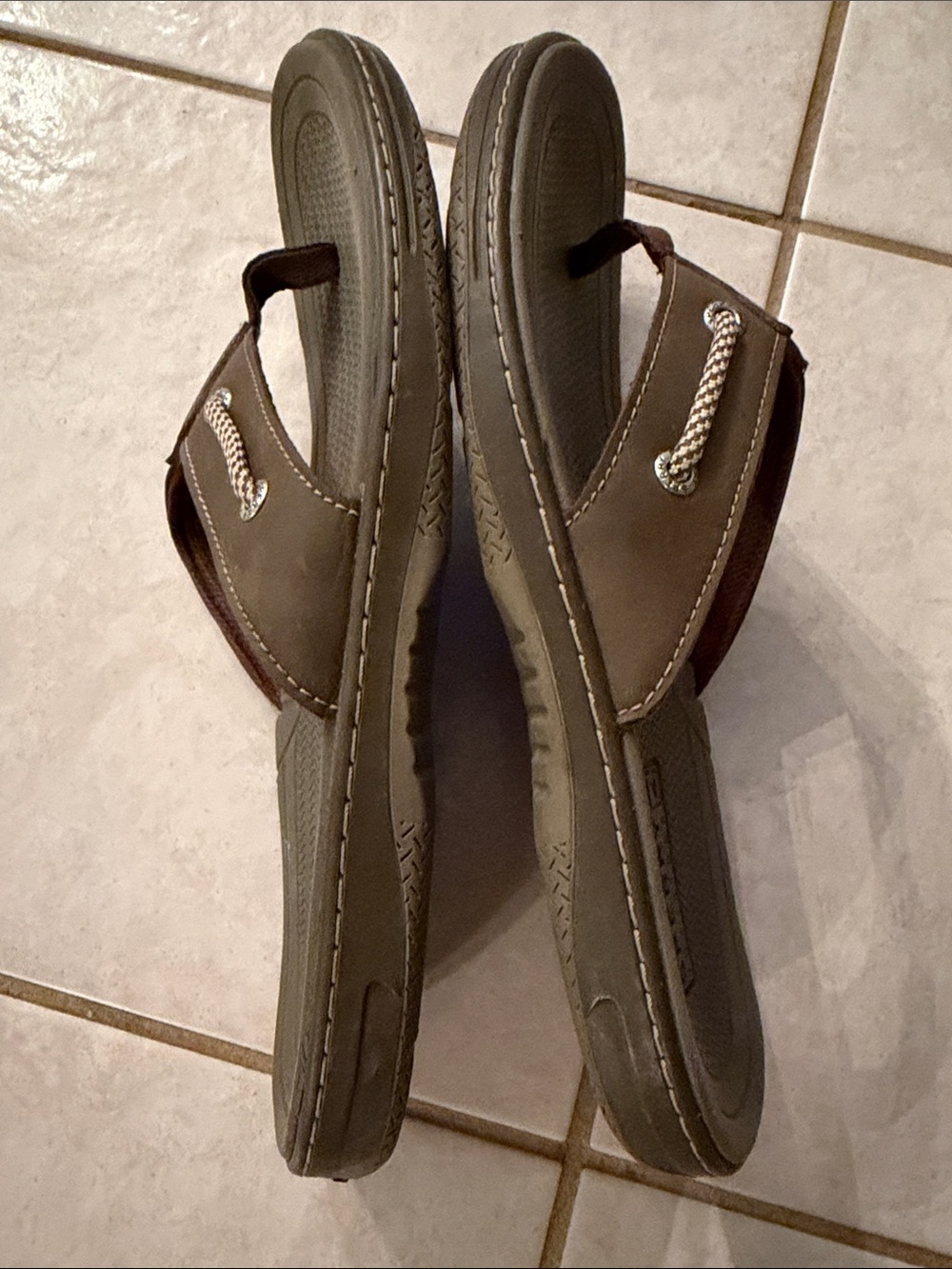 Sperry Men's Brown Leather Flip-Flop Sandals with Rope Accent - Picture 6 of 8